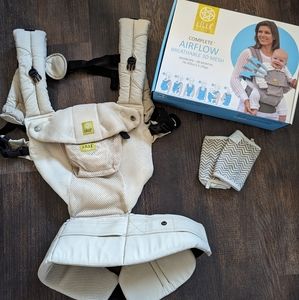 Lillebaby beige baby carrier